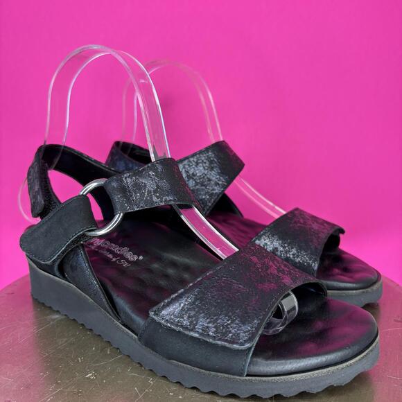 Walking Cradles Huntley Black Leather Low Wedge Open Toe Sandal Sz 6 - Picture 1 of 7